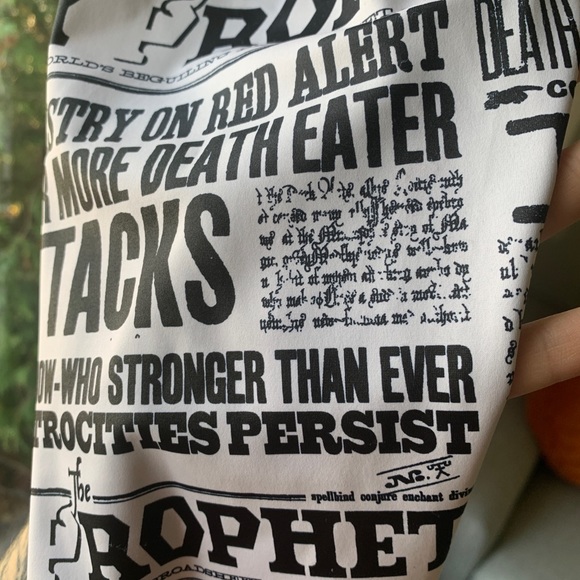 Blackmilk Harry Potter Daily Prophet Leggings - Picture 10 of 10